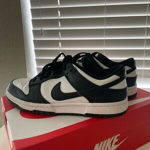 Women’s Nike Panda Dunks Low size 8 barely worn perfect condition still in box